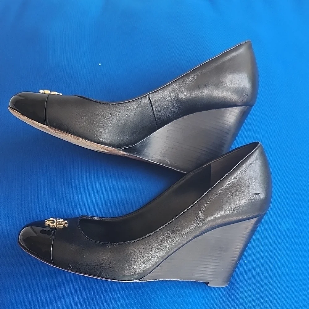 Tory Burch Black and Gold Leather Heels with Timeless Design